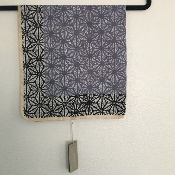 NWT Patterned Blue Square Silk Scarf by Épice - Picture 8 of 9